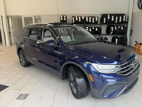 Used 2024 Volkswagen Tiguan SE AWD/4WD image 3