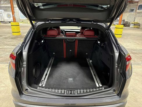 Used 2018 Alfa Romeo Stelvio Ti Sport image 11