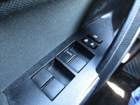 Used 2019 Toyota Corolla LE FWD image 13