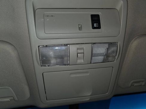 Used 2016 Nissan Titan SV image 31