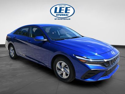 New 2025 Hyundai Elantra SE