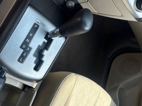 Used 2010 Hyundai Elantra GLS image 16