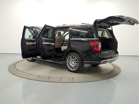 Used 2024 Ford Expedition Limited image 13