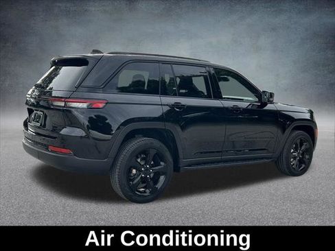 Certified 2024 Jeep Grand Cherokee Limited w/ Black Appearance Package image 7