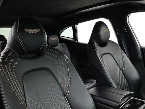 Used 2021 Aston Martin DBX AWD/4WD image 34