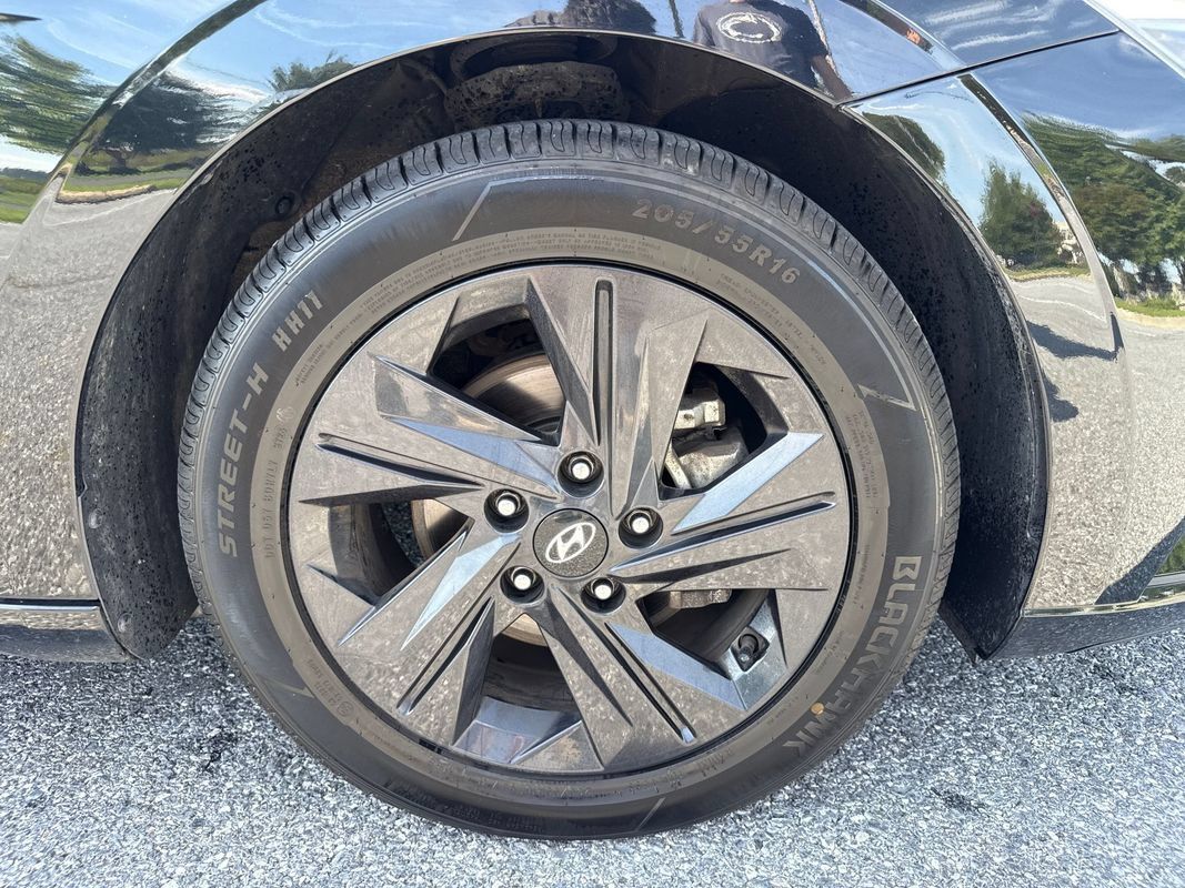 Used 2022 Hyundai Elantra SEL FWD image 30
