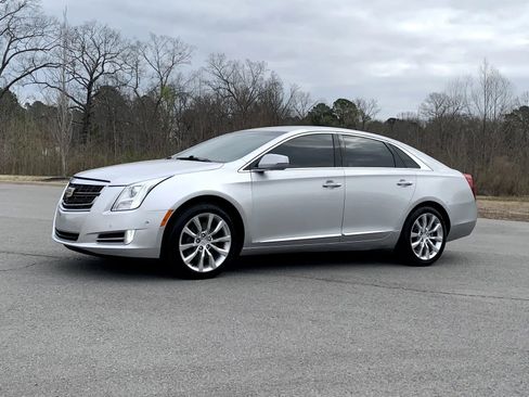 Used 2017 Cadillac XTS Luxury image 3