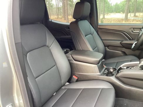 New 2025 Chevrolet Colorado LT w/ LT Convenience Package AWD/4WD image 15