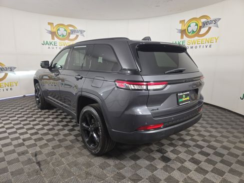 Used 2023 Jeep Grand Cherokee Altitude AWD/4WD image 6