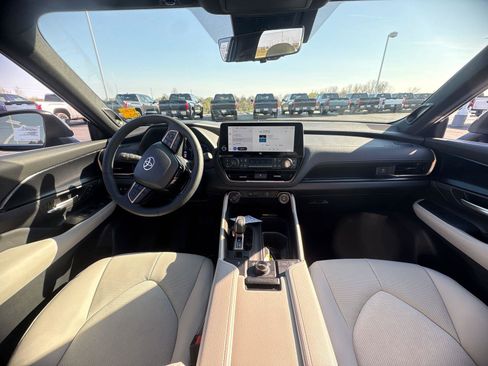 Used 2026 Toyota Grand Highlander AWD Hybrid image 17