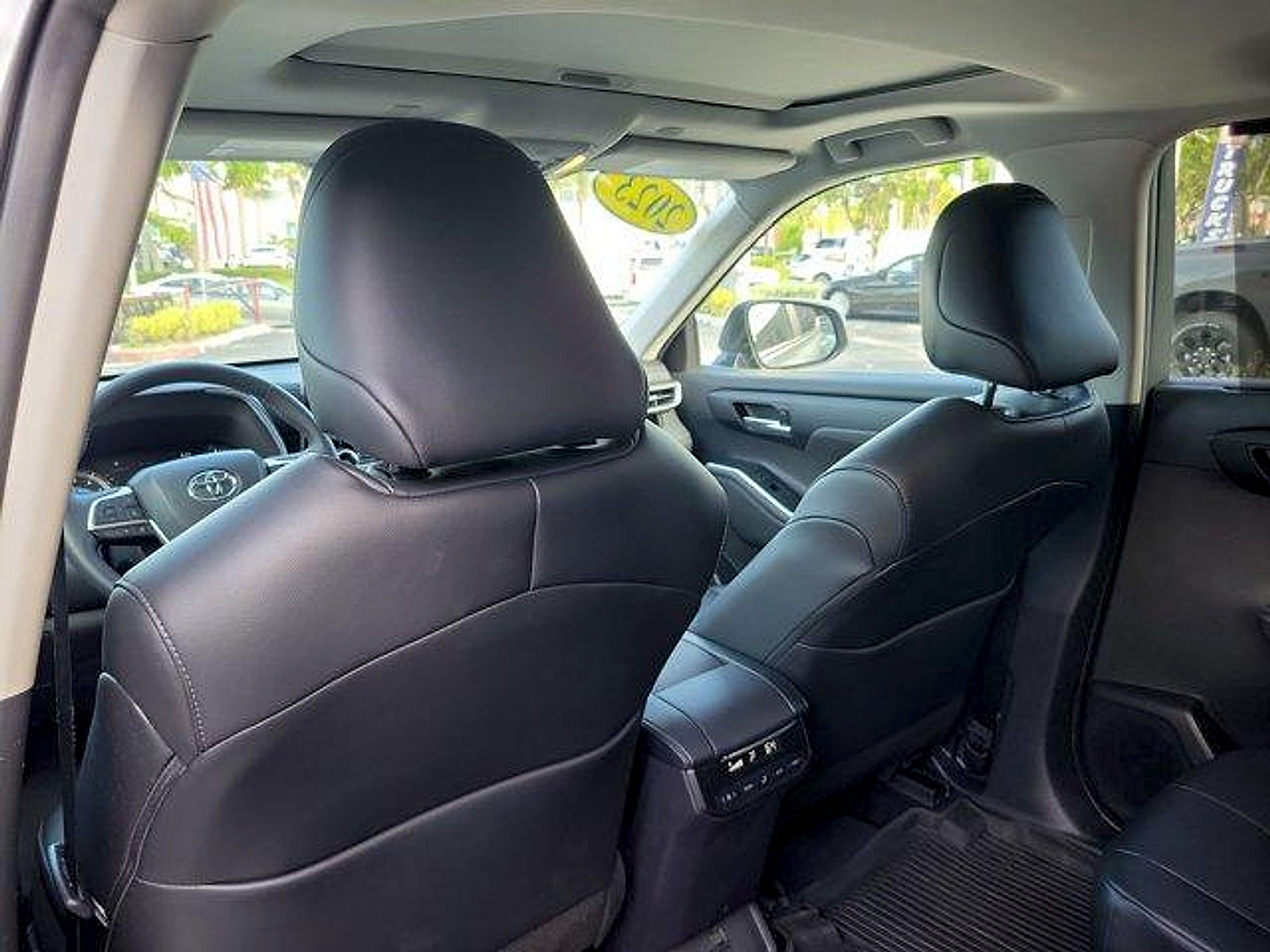 Used 2023 Toyota Highlander XLE FWD image 15