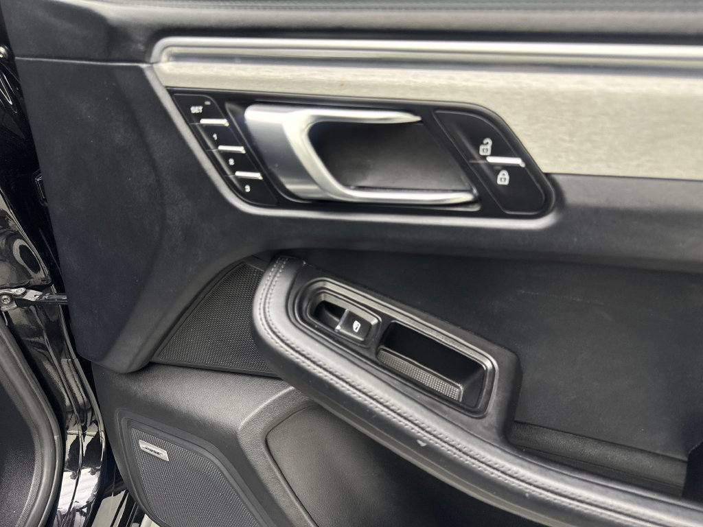 Used 2020 Porsche Macan Turbo AWD/4WD image 50