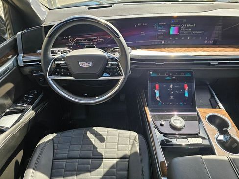Used 2025 Cadillac Escalade Sport Platinum AWD/4WD image 25