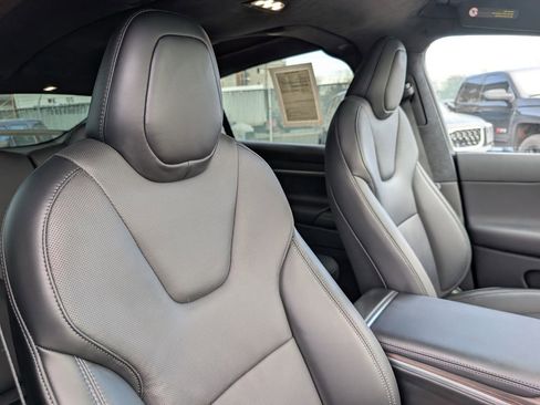 Used 2024 Tesla Model X image 19