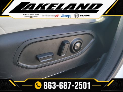 Used 2026 Jeep Cherokee Laredo AWD/4WD image 17