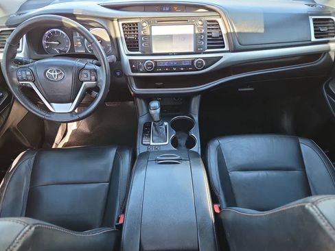 Used 2014 Toyota Highlander XLE image 14