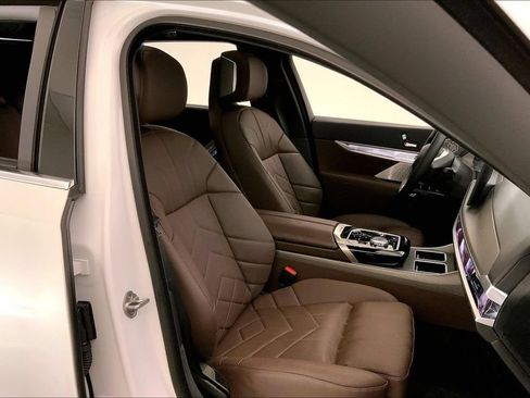 Certified 2023 BMW i7 xDrive60 AWD/4WD image 6