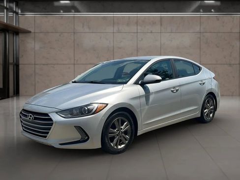 Used 2017 Hyundai Elantra SE w/ SE A/T Tech Package 03 FWD image 2