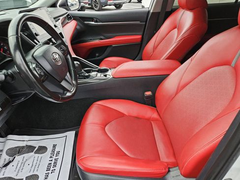 Used 2023 Toyota Camry XSE image 7