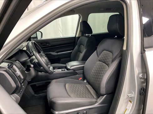 Certified 2024 Nissan Pathfinder SV image 10