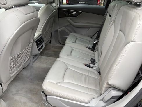 Used 2021 Audi Q7 3.0T Premium Plus image 34