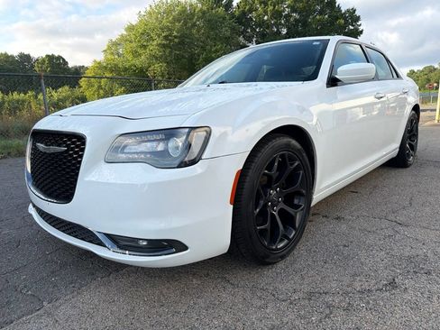 Used 2019 Chrysler 300 S RWD image 6