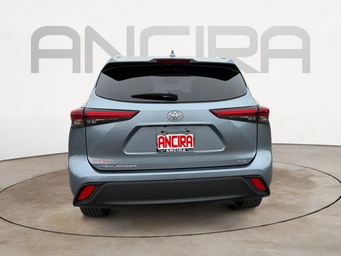 Used 2023 Toyota Highlander XLE image 9