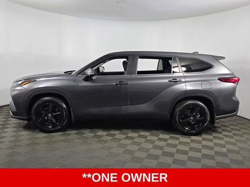 Used 2023 Toyota Highlander LE FWD image 5