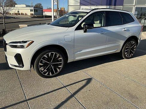 New 2026 Volvo XC60 T8 Ultra w/ Protection Package Premier AWD/4WD image 11