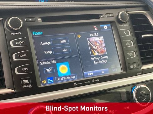 Used 2017 Toyota Highlander Limited w/ Carpet Mat Package AWD/4WD image 3