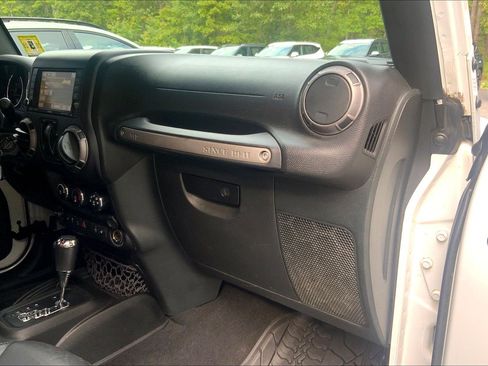 Used 2018 Jeep Wrangler Sport AWD/4WD image 18