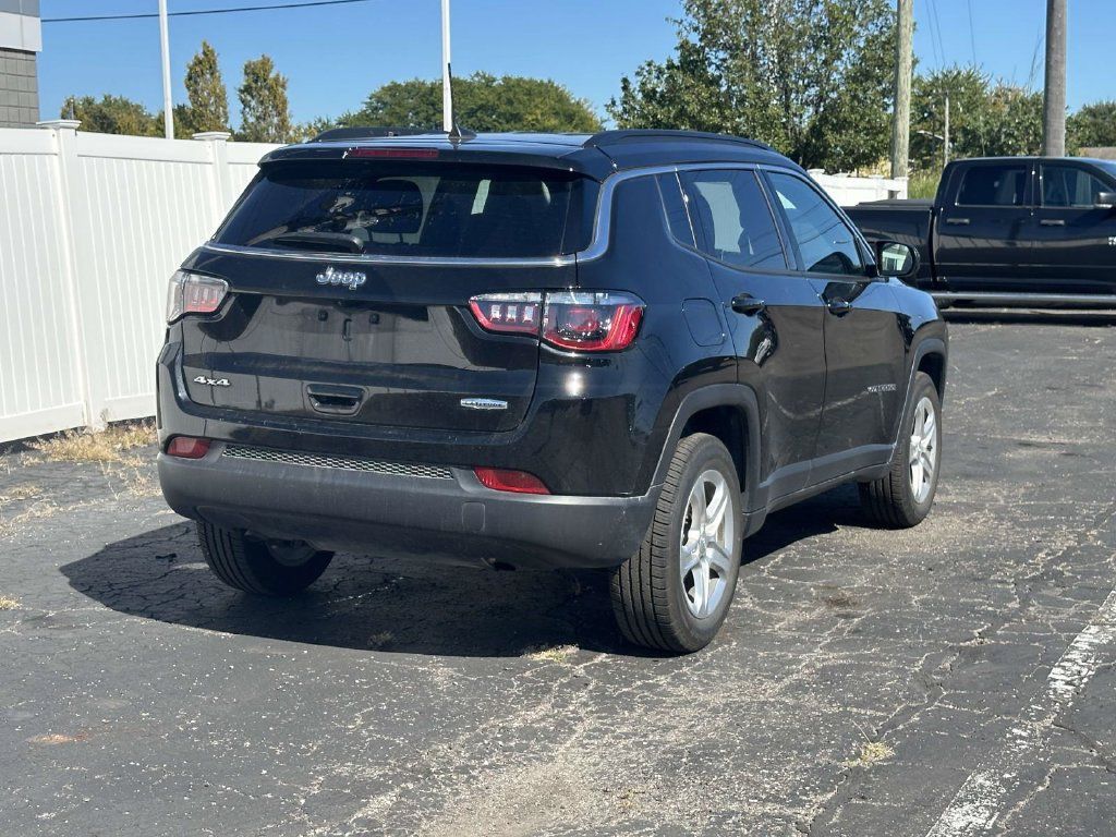 Used 2023 Jeep Compass Latitude w/ Convenience Group AWD/4WD image 4