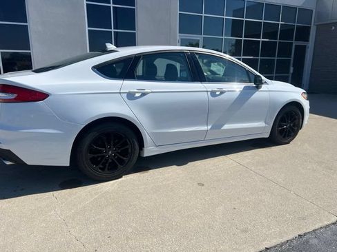 Used 2020 Ford Fusion SE FWD image 10