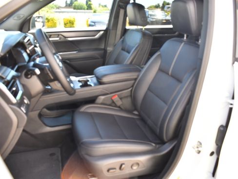 Used 2026 GMC Acadia Elevation w/ Elevation Premium Package FWD image 22