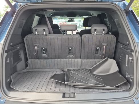 Used 2025 Chevrolet Traverse LT w/ Driver Confidence Package FWD image 20