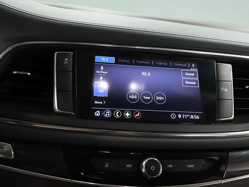 Used 2020 Buick Enclave Essence FWD image 11