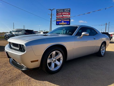 Used 2012 Dodge Challenger SXT image 1