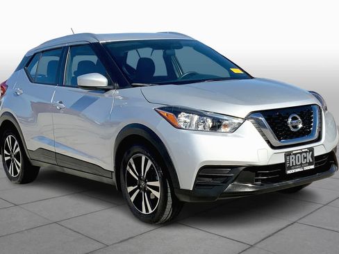 Used 2018 Nissan Kicks SV image 2