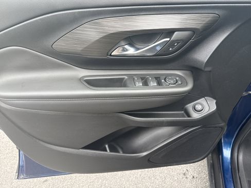 Used 2023 GMC Terrain SLE w/ Driver Convenience Package image 15