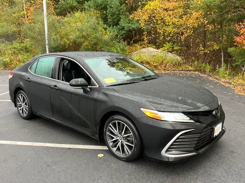 Used 2023 Toyota Camry XLE image 7