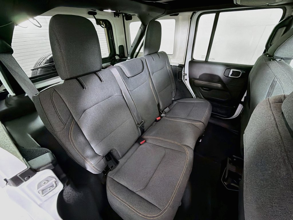 Used 2026 Jeep Wrangler Unlimited Sahara AWD/4WD image 26
