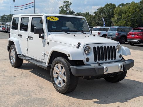 Used 2012 Jeep Wrangler Unlimited Sahara w/ Connectivity Group image 4