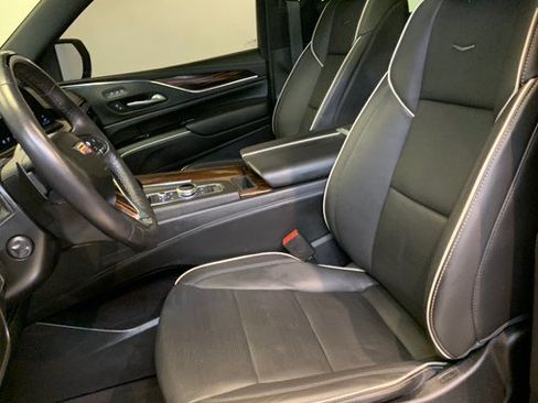 Used 2023 Cadillac Escalade ESV Premium Luxury AWD/4WD image 17