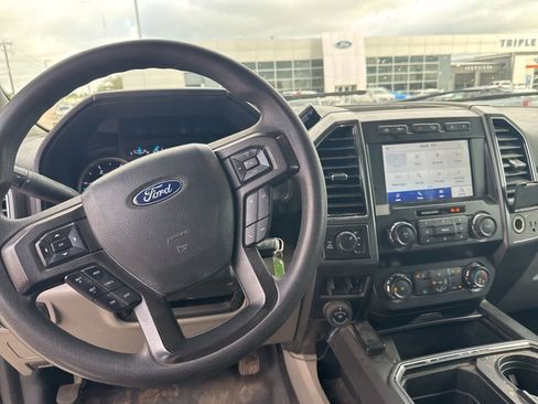 Used 2022 Ford F250 XLT w/ Black Appearance Package AWD/4WD image 11