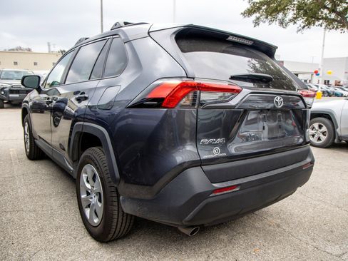 Used 2020 Toyota RAV4 LE image 10