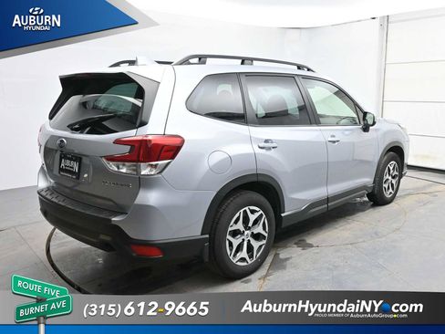 Used 2023 Subaru Forester Premium AWD/4WD image 2