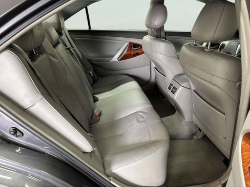 Used 2011 Toyota Camry XLE w/ SE/XLE Extra-Value Pkg FWD image 18