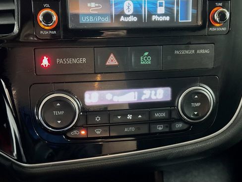 Used 2016 Mitsubishi Outlander SE AWD/4WD image 14