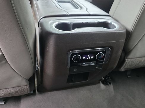 Used 2021 Chevrolet Suburban LT RWD image 10