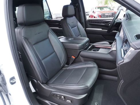 Used 2023 GMC Yukon Denali AWD/4WD image 13